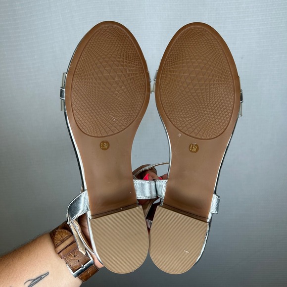 Dunion Silver T Strap Sandals 8.5M Clear Straps Pearl Heel‎ Open Toe - Picture 7 of 7